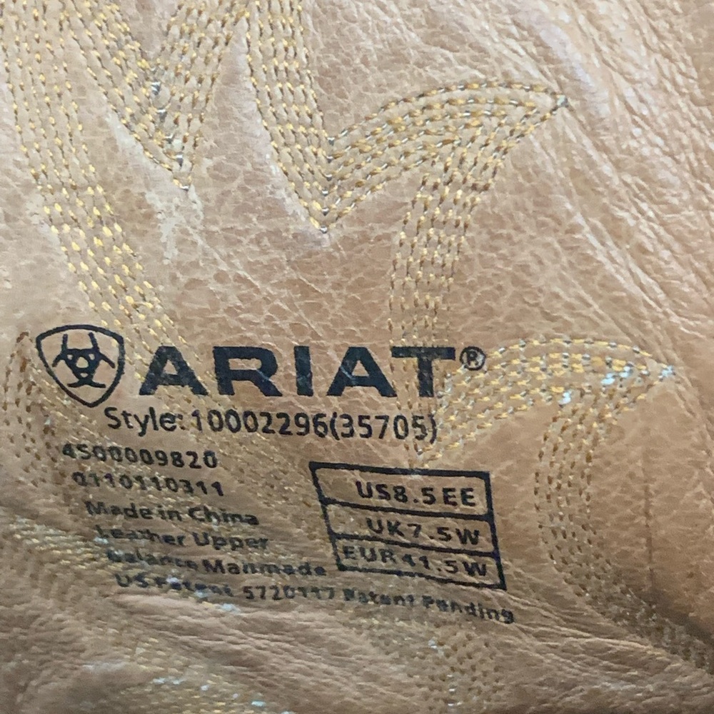 Brand new mens Square toed legend boots from Ariat